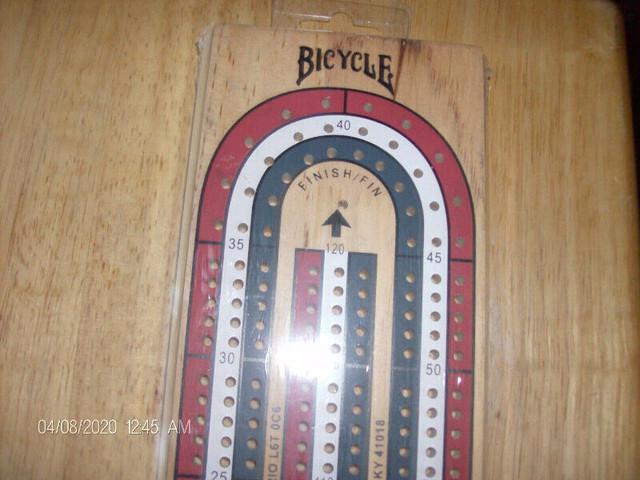 cribbage board, & cards.  brand hew never opened. $20. in Toys & Games in City of Toronto - Image 3