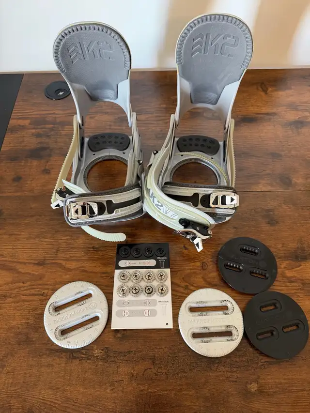 K2 V7 Snowboard Bindings Size M Complete w/ Discs & Hardware in Snowboard in Delta/Surrey/Langley - Image 2