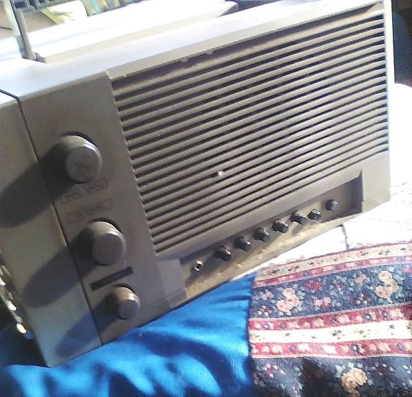 Vintage 1987 GE 5" TV With Radio in General Electronics in Bridgewater - Image 4