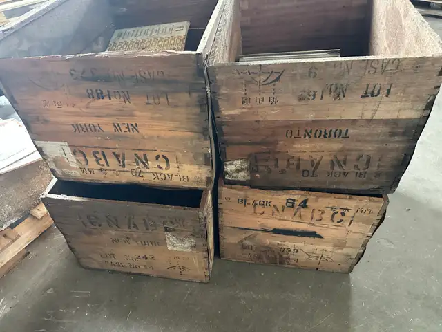 Wooden boxes546596694021918721