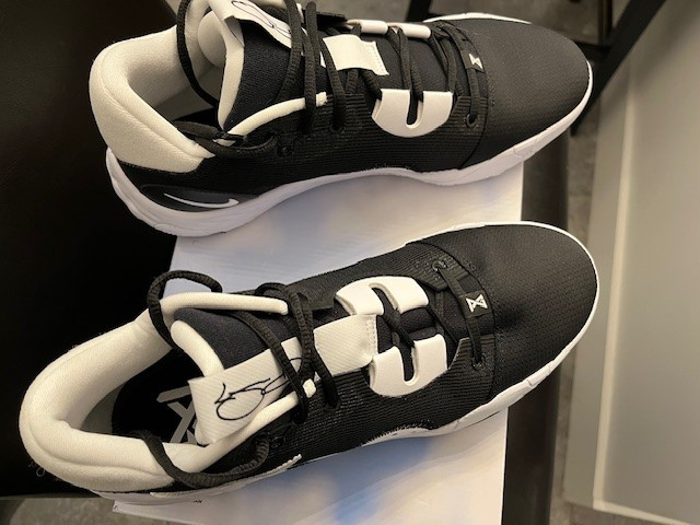 PG 6 Nike Oreo Colourway $200 in Men's Shoes in Sarnia - Image 3