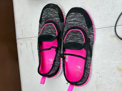 Assorted women’s shoes used, View more
