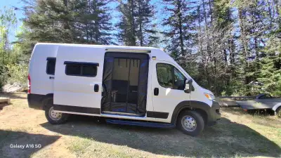 RAM PROMASTER 2500,159” 2023 76,000KM AMÉNAGÉ 4 panneaux solaires 100W 2 batteries lithium 280 AMP (...