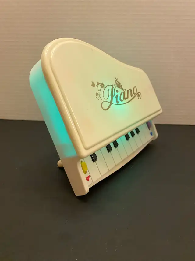 Kids Miniature Light Up Toy Grand Piano Music Box in Toys & Games in City of Toronto - Image 6