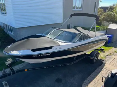 Moteur 4.3 MPI 220HP Remorque incluse 100 % équipé Ski, Wake, Toile de transport, Ceintures VFI (8),...