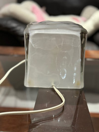 Free Ice cube table lamp