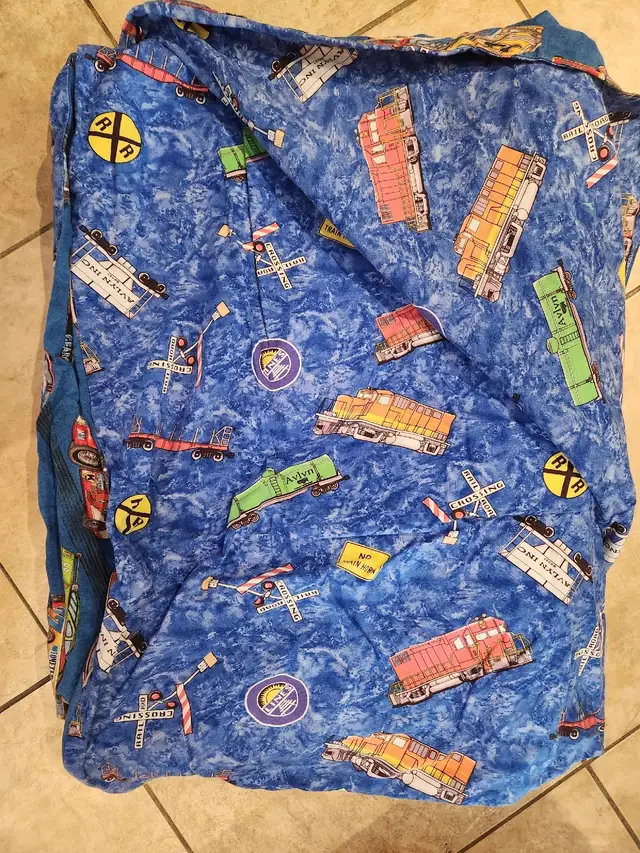 KIDS QUEEN SIZE DUVET COVER AND PILLOW COVERS in Other in Ottawa - Image 3