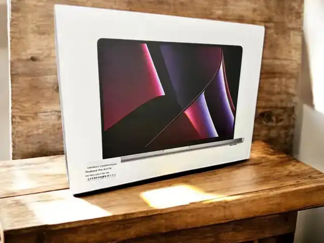 Apple Macbook Pro A2779 | 2021 | M1 Pro | 16G | 16" in Laptops in Markham / York Region - Image 4