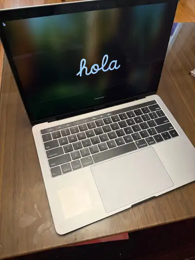 This Apple MacBook Pro 13-inch (2018) is powered by a 2.7 GHz Quad-Core Intel Core i7 processor and...