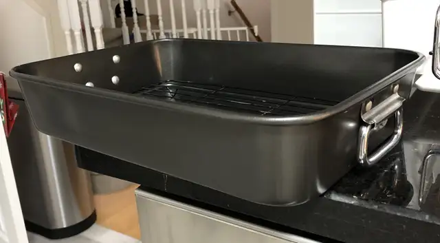 Roasting Pan in Kitchen & Dining Wares in City of Toronto - Image 2