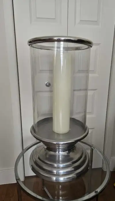 Porte chandelle en verre et pied en métal gris, View more