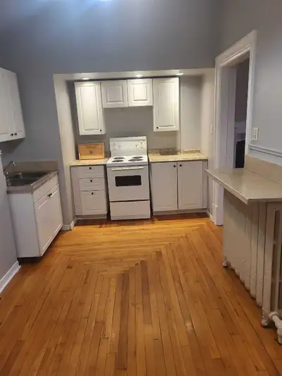 Very nice one bed , Archibald Ave North Sydney , available now Heat and lights inc. in quiet buildin...