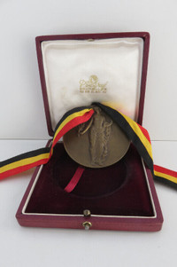 !!! Rare  R BETANNIER  1974 Belgian Bronze Medal