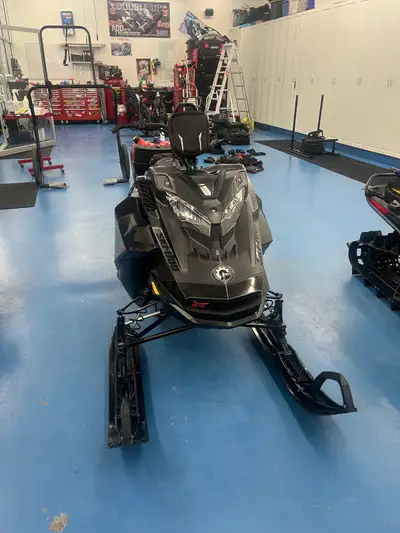 2022 Summit X Expert 165 3” lugs 5100KM Well maintained End of Season front shocks rebuilt Rear shoc...