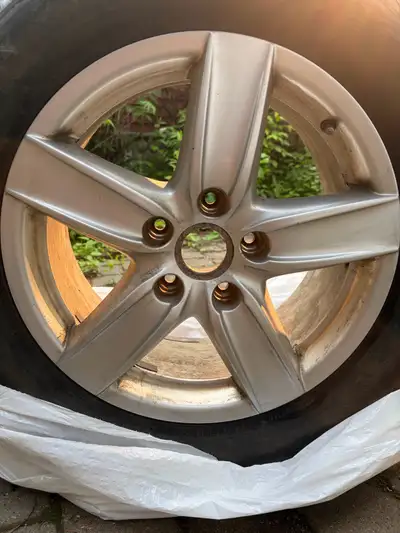 OEM Porsche 18” Cayenne rims, 7P5601025D in very good condition. Tires are at end of life. * 18×8J *...