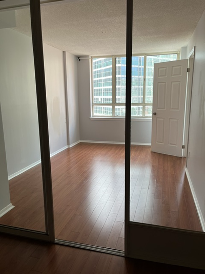 1 bdrm plus 1 large den (2nd bdrm) lined with windows, one washroom (full bath tub and shower), eat-...