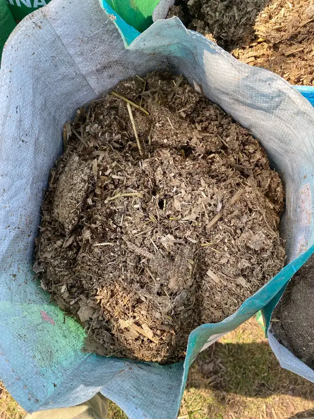 Chicken Manure for Sale in Plants, Fertilizer & Soil in Oshawa / Durham Region - Image 4