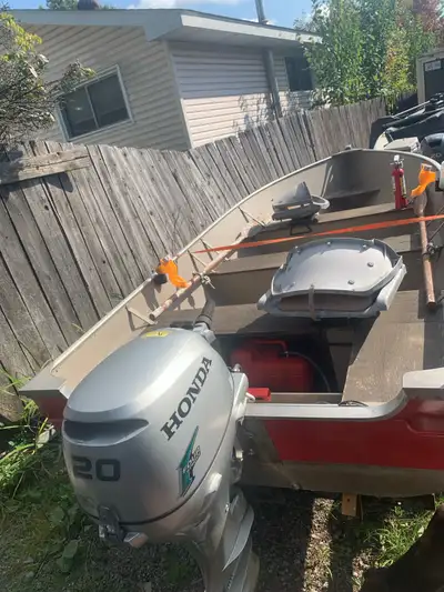 Lund boat with 20hp Honda four stroke in good running condition with tilt trailer asking 5000 obo