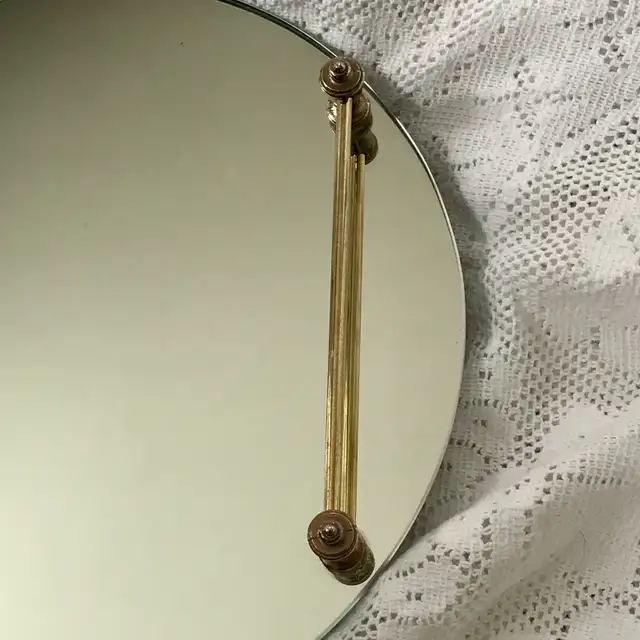 Round Mirrored Vanity Tray with Gold Tone Handles in Home Décor & Accents in Ottawa - Image 3