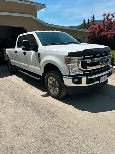 2020 Ford F350 Super Duty, crew cab, 4 x4, FX4 off road package, oxford white with grey interior, 38...
