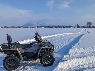 Vtt polaris touring 570 , Nara Bronze, tableau de bord numérique, treuil, charge capacité 220 kgs. H...