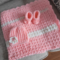 Crochet baby bkanket with matching hat and booties