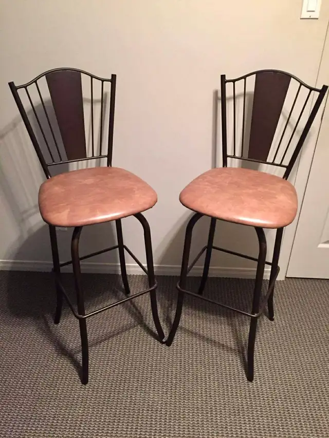 2 tabourets pivotants AMISCO in Dining Tables & Sets in Longueuil / South Shore - Image 2