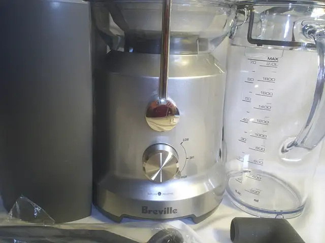 Juice Fountain Plus in Processors, Blenders & Juicers in Sarnia - Image 8