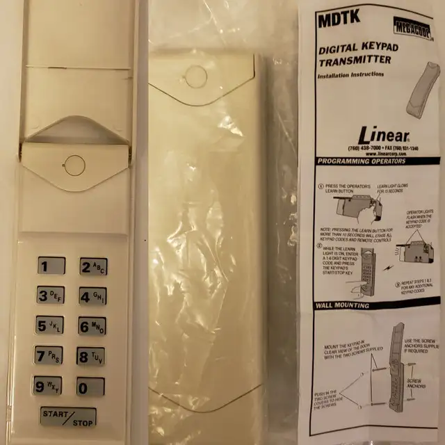 Linear garage door opener in Garage Doors & Openers in City of Montréal - Image 2