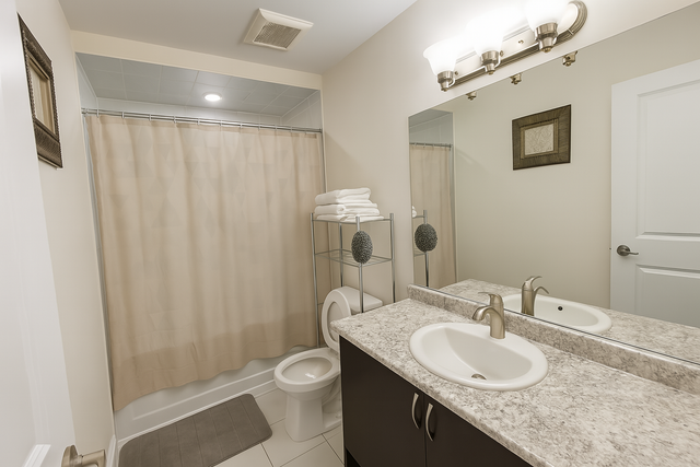 Comfy 2BR Townhome—Mins to Innisfil Beach Park & Friday Harbour! in Ontario in Canada - Image 9