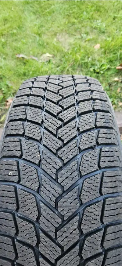 Selling one Motomaster WinterEdge 2. DOT: 1623 ( 16th week of 2023 ) Was only mounted on a spare rim...
