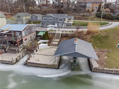 4 bedroom Waterfront cottage , View more