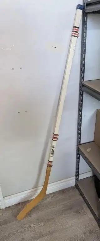 OLD VINTAGE LINDSAY LABELLED WOODEN HOCKEY STICK - MANY AUTOS, View more
