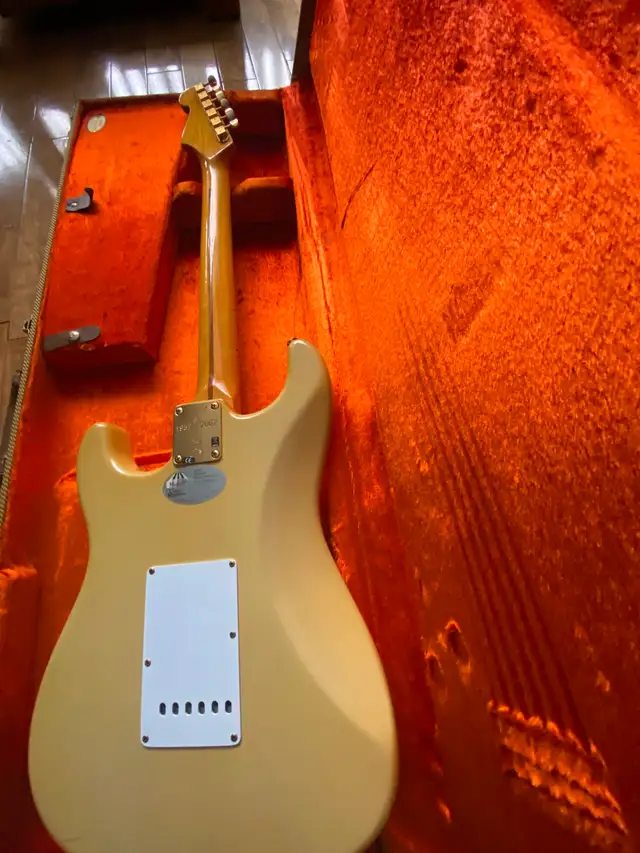 Fender Stratocaster Highly Collectable Reissue 1957 in Guitars in Ottawa - Image 6