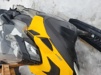 Skandic WT 900ace 2015 avec 11 476 km. La motoneige vas très bien. Pour plus d'information où de pho...