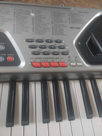 Piano keyboard works like new with alot of notes