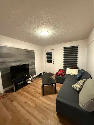 5 1/2 Meublé Tout inclus 3 chambres et salle de bain Stationnement Pres de toutes les service 5 min...