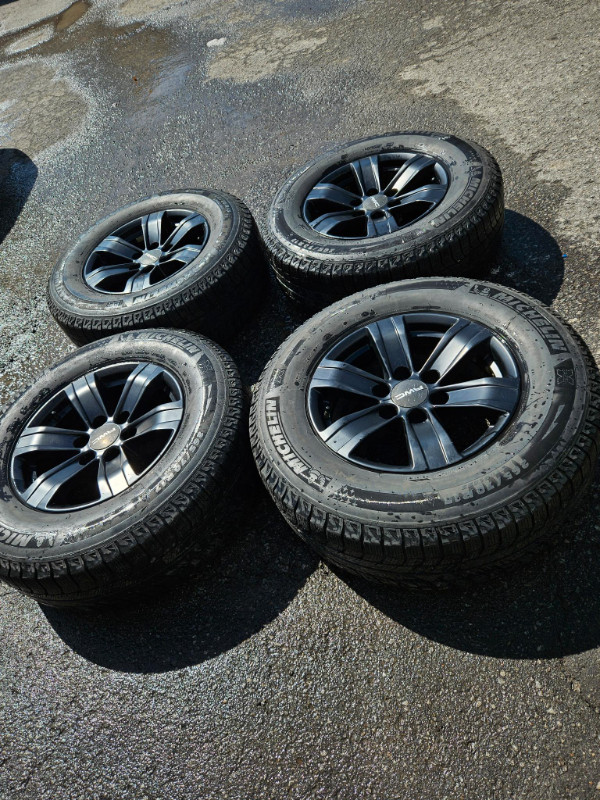 17" Ford Avalanche Replica Wheels - Michelin Winter Tires dans Pneus et jantes  à Ville de Montréal - Image 2