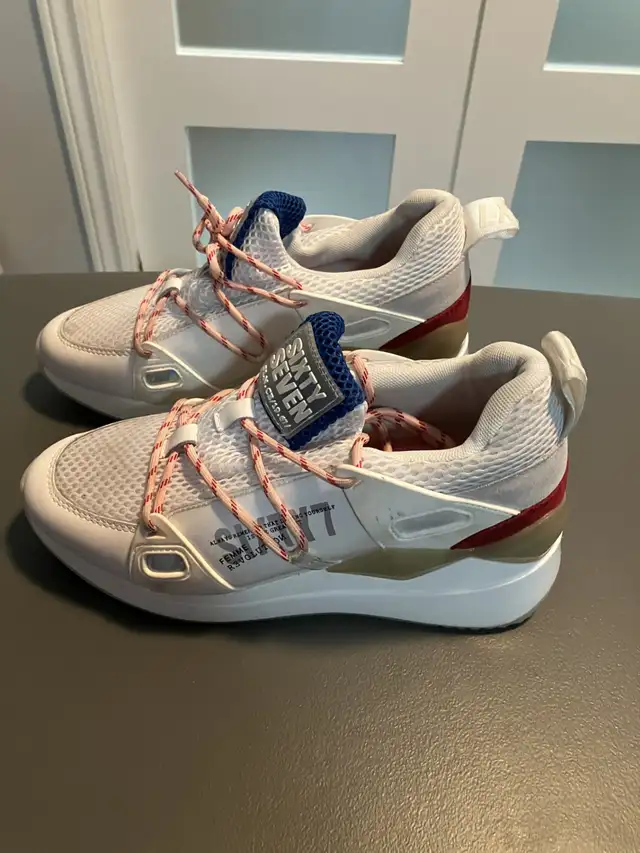 Womens shoes --Chaussures  pour femmes -  Taille 7,5 in Women's - Shoes in City of Montréal - Image 3