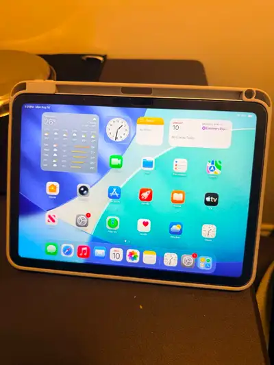 iPad 10gen and pixel 8 for sale , View more