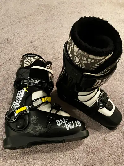 Dalbello Junior Ski Boots - 235 / 276mm, View more