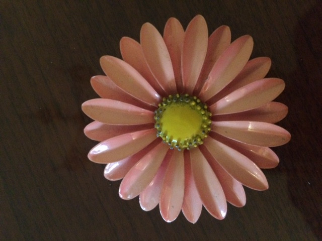 MID CENTURY FLOWER POWER PIN BROOCH in Jewellery & Watches in Medicine Hat