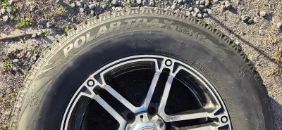 Était sur Ford F150 245 70 17 Pneus montés sur mags Utilisés très peu un demi-hiver Raison de la ven...