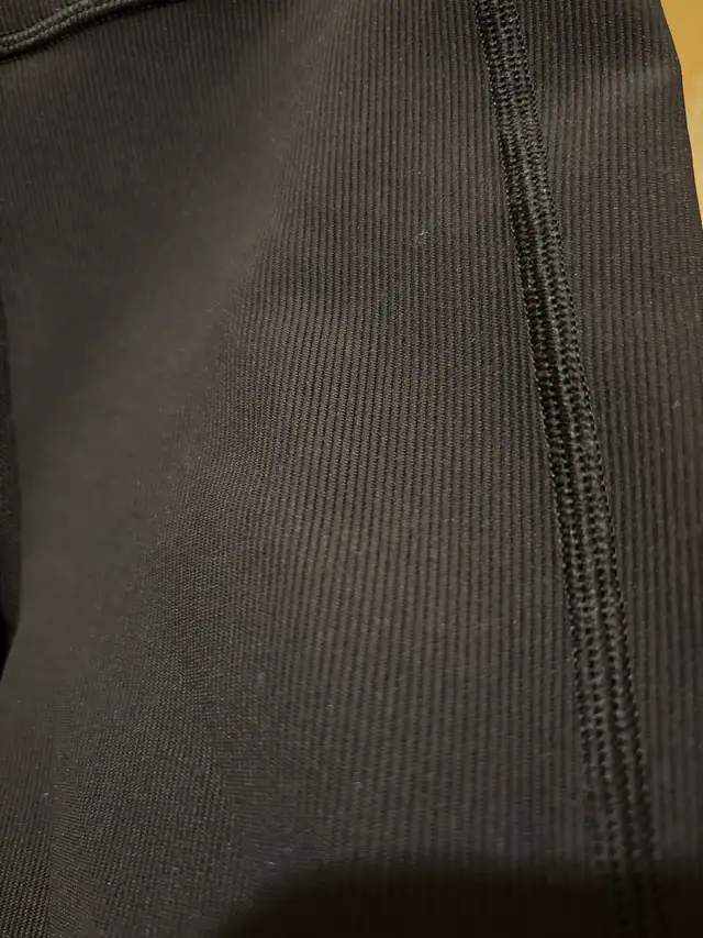 Lululemon Shorts sz4 xsmall in Women's - Bottoms in City of Toronto - Image 5