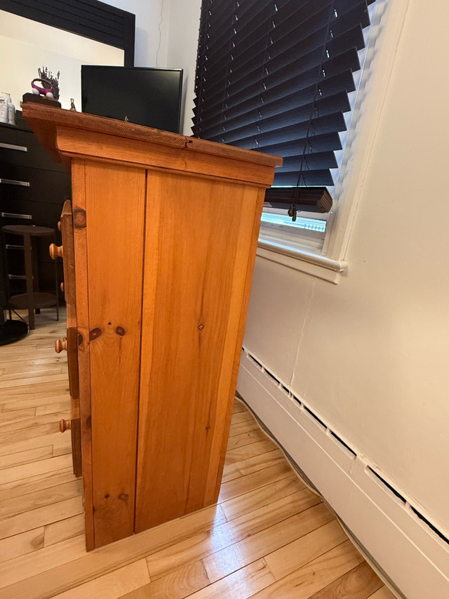 commode en bois  dans Commodes et armoires  à Ville de Québec - Image 2