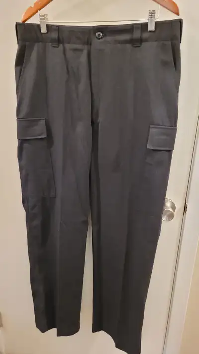 Mens uniforms security / first responder type pants , cotton/ poly made in canada. size fit aprox 36...