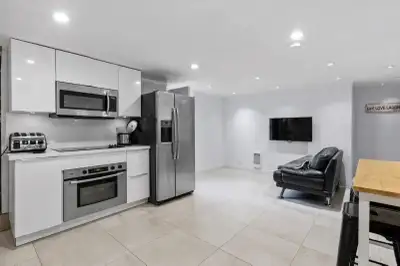 3 Bedroom + 2 Den + 2 Bath suite in Renovated East Vancouver house. Looking for a nice family to ren...