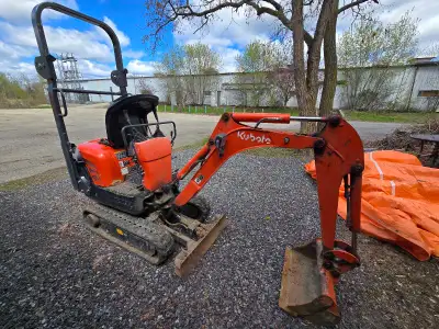 2021 Kubota K008-3 mini ex with 726 hours. In excellent condition. Also includes a 24" bucket (the b...