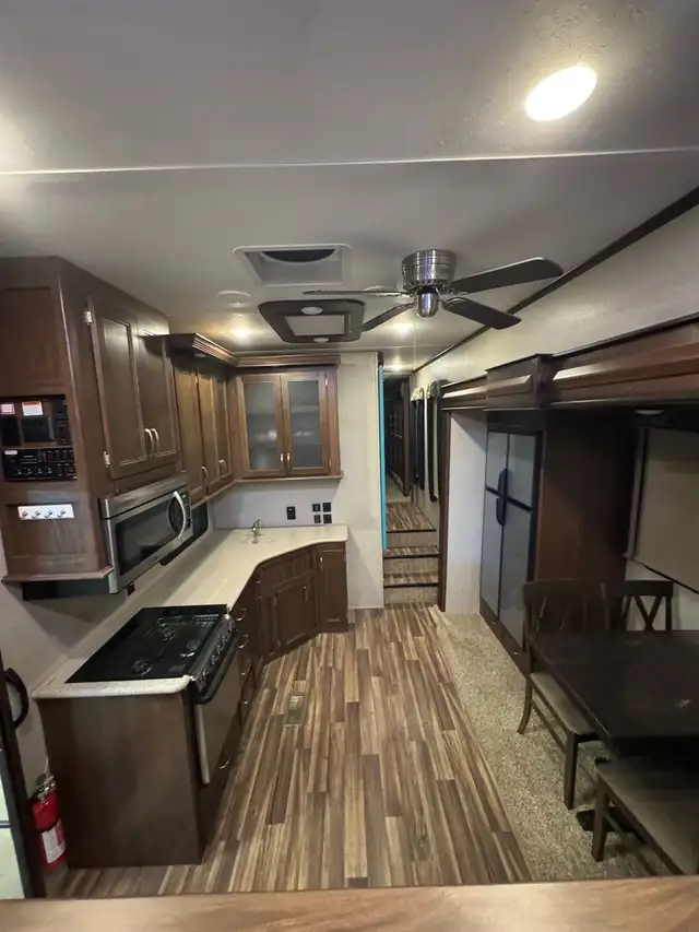 Montana 380th in RVs & Motorhomes in Grande Prairie - Image 8
