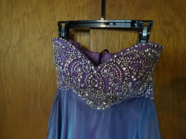 DRESS / PROM/GRAD SIZE 4 in Women's - Dresses & Skirts in Kitchener / Waterloo - Image 7